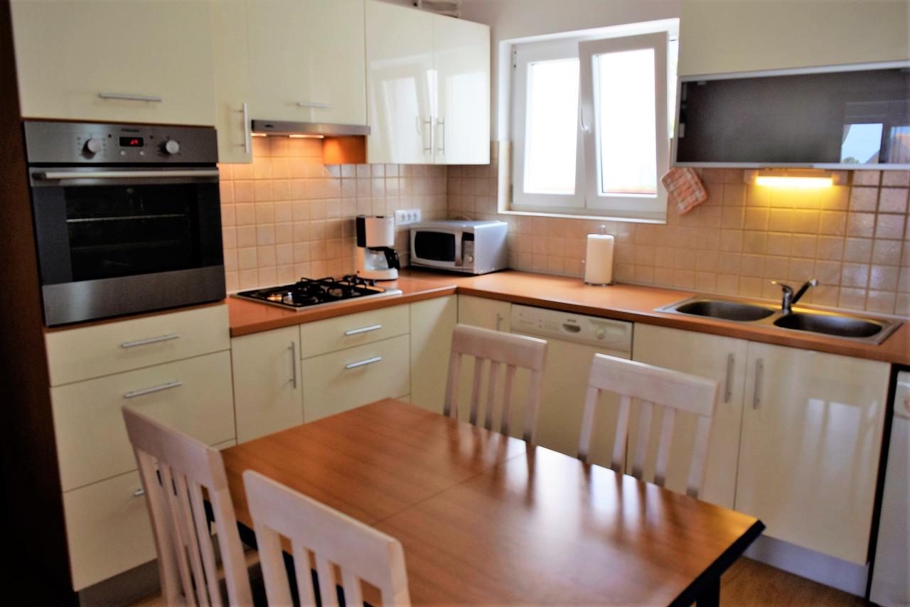 Sunnyy Beacch Apartments Banjol Esterno foto