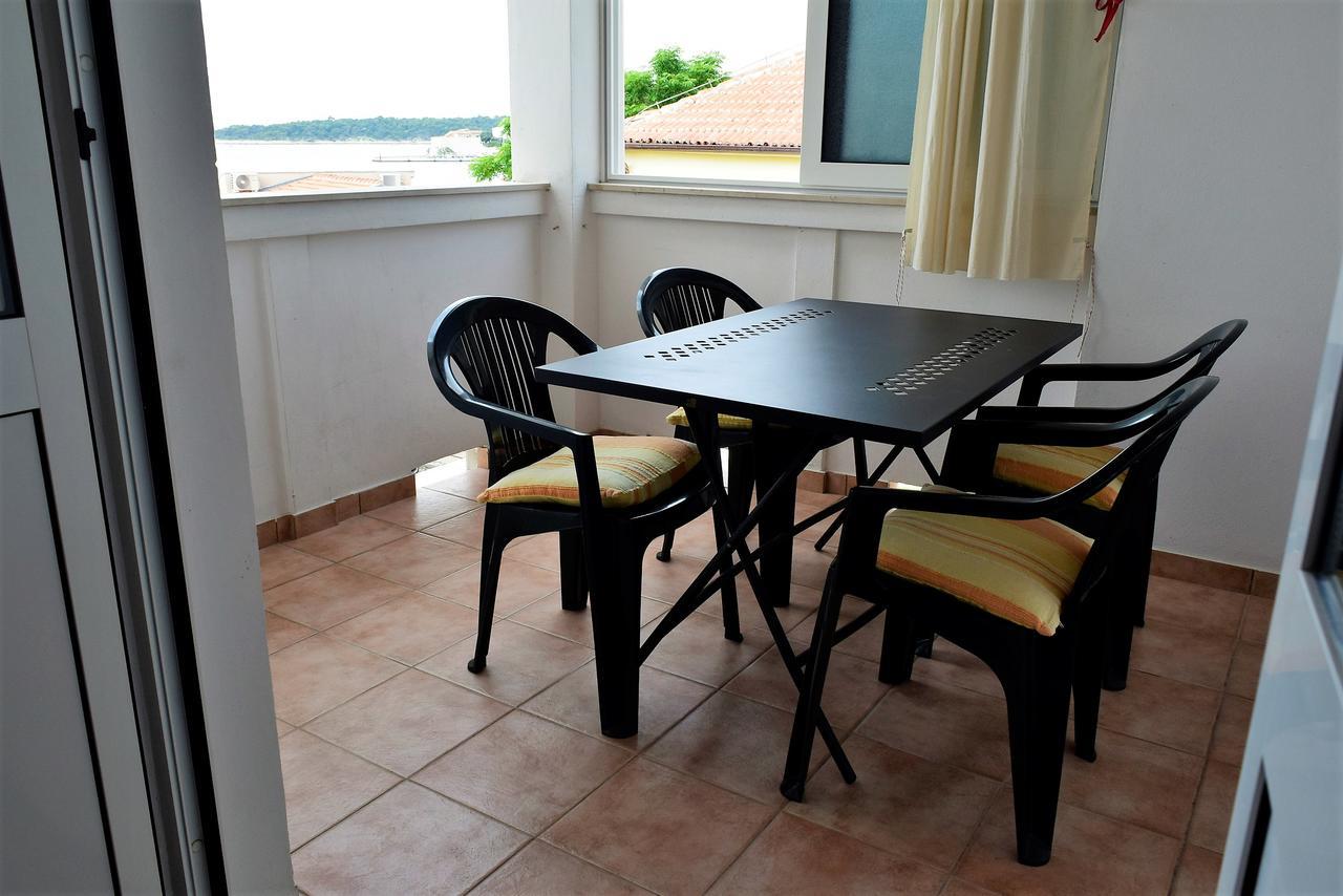 Sunnyy Beacch Apartments Banjol Esterno foto