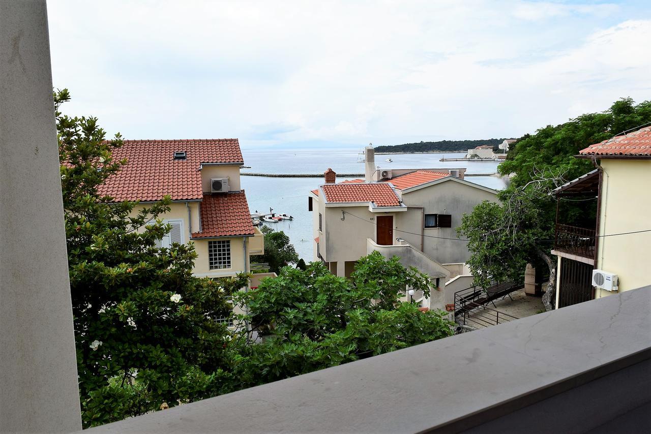 Sunnyy Beacch Apartments Banjol Esterno foto